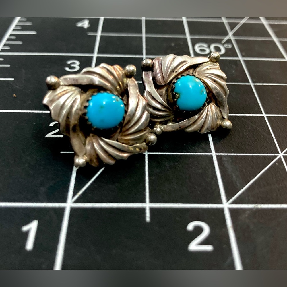 Vintage Native American Sleeping Beauty Turquoise Repoussé 925 Earrings - Picture 1 of 14